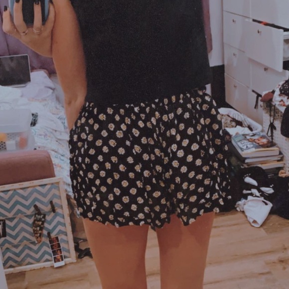 LF Flower Flowy Shorts - Picture 3 of 5